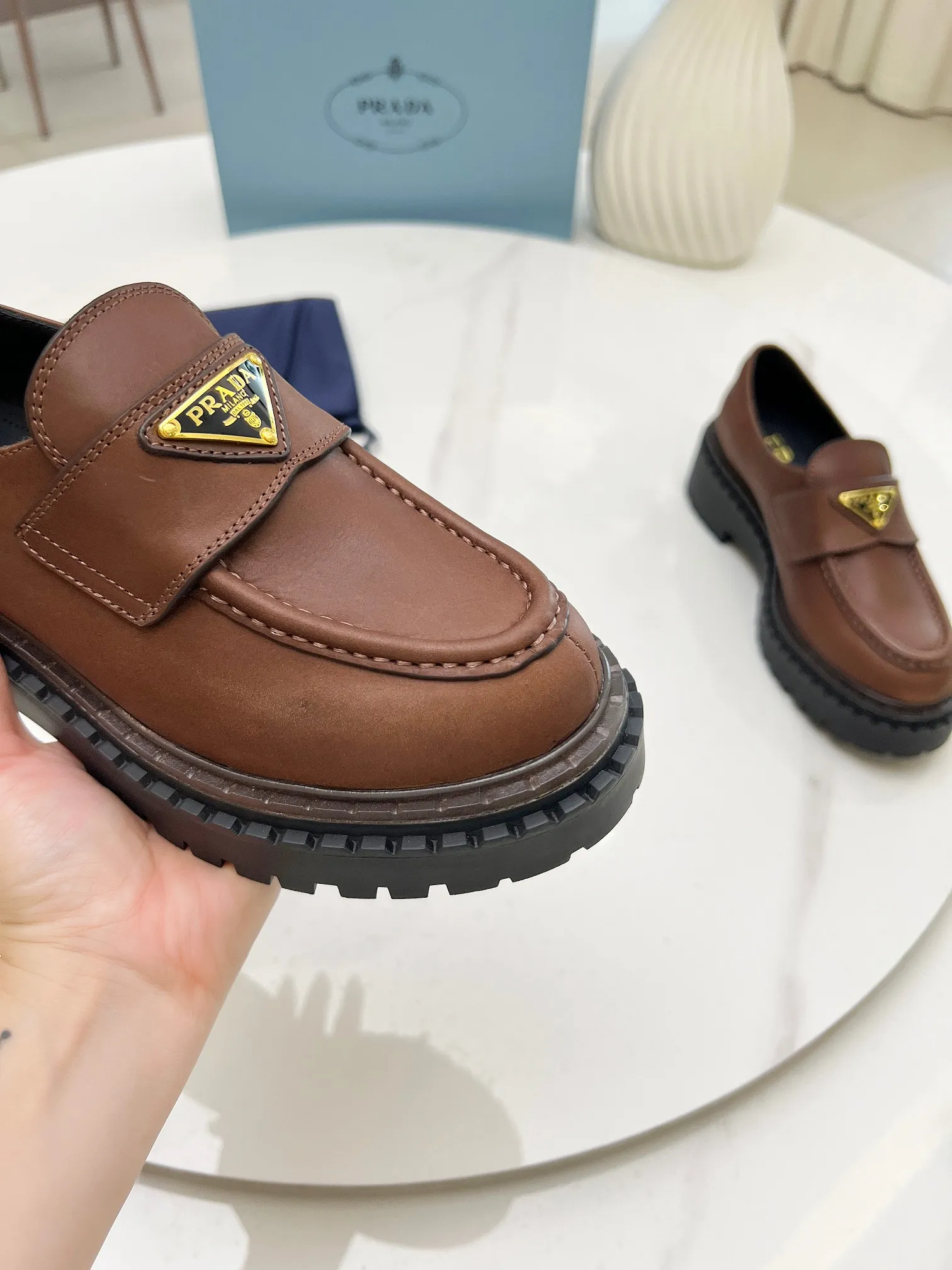 👟👟Ex-factory price 560👟👟 𝐏𝐑𝐀𝐃𝐀#Prada Thick-soled Retro Beef Tendon Triangular Loafers Fashionable Thick-soled Casual Motorcycle Loafers Unique taste, everyone loves them and they are easy to control. They are popular every year. There are also versatile classic shoe lasts that are enough to conquer you. Wear them to increase your height and leisure. It is simple and handsome on the feet. The fabric is imported calfskin, the lining of the foot pads is soft and delicate, the rubber foam original sole, the outsole height is 5CM, the standard code number: 35-40 (41 customized, non-refundable)